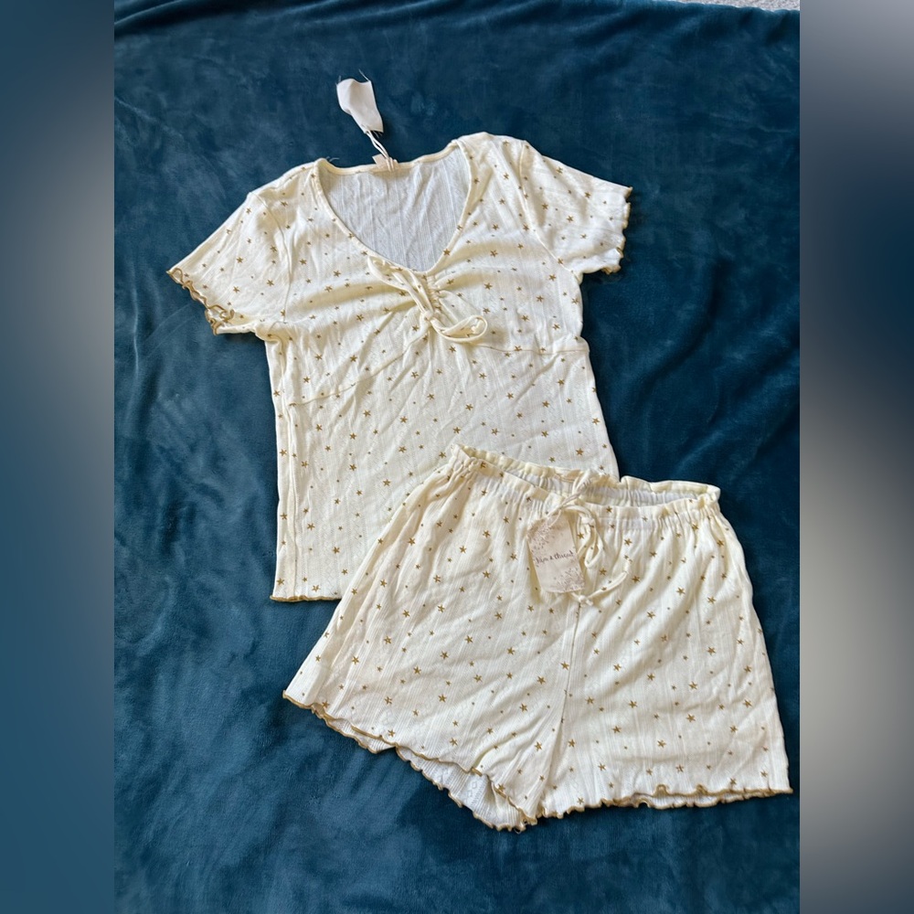 Hem & Thread Cream Pajama Set with⭐️⭐️Pattern